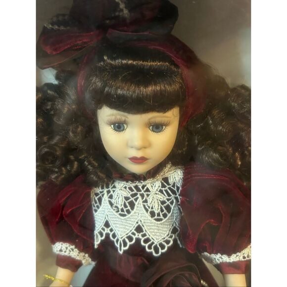 CAMELLIA GARDEN COLLECTION PORCELAIN DOLL 1997 LIMITED COLLECTOR'S EDITION (5746 - Picture 2 of 11